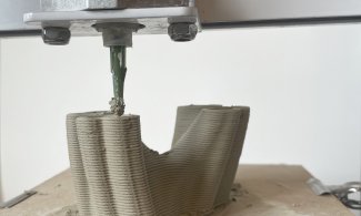3d printer printing a pot