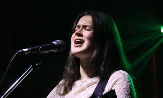 Photo of Kathryn Gallagher performing her music 