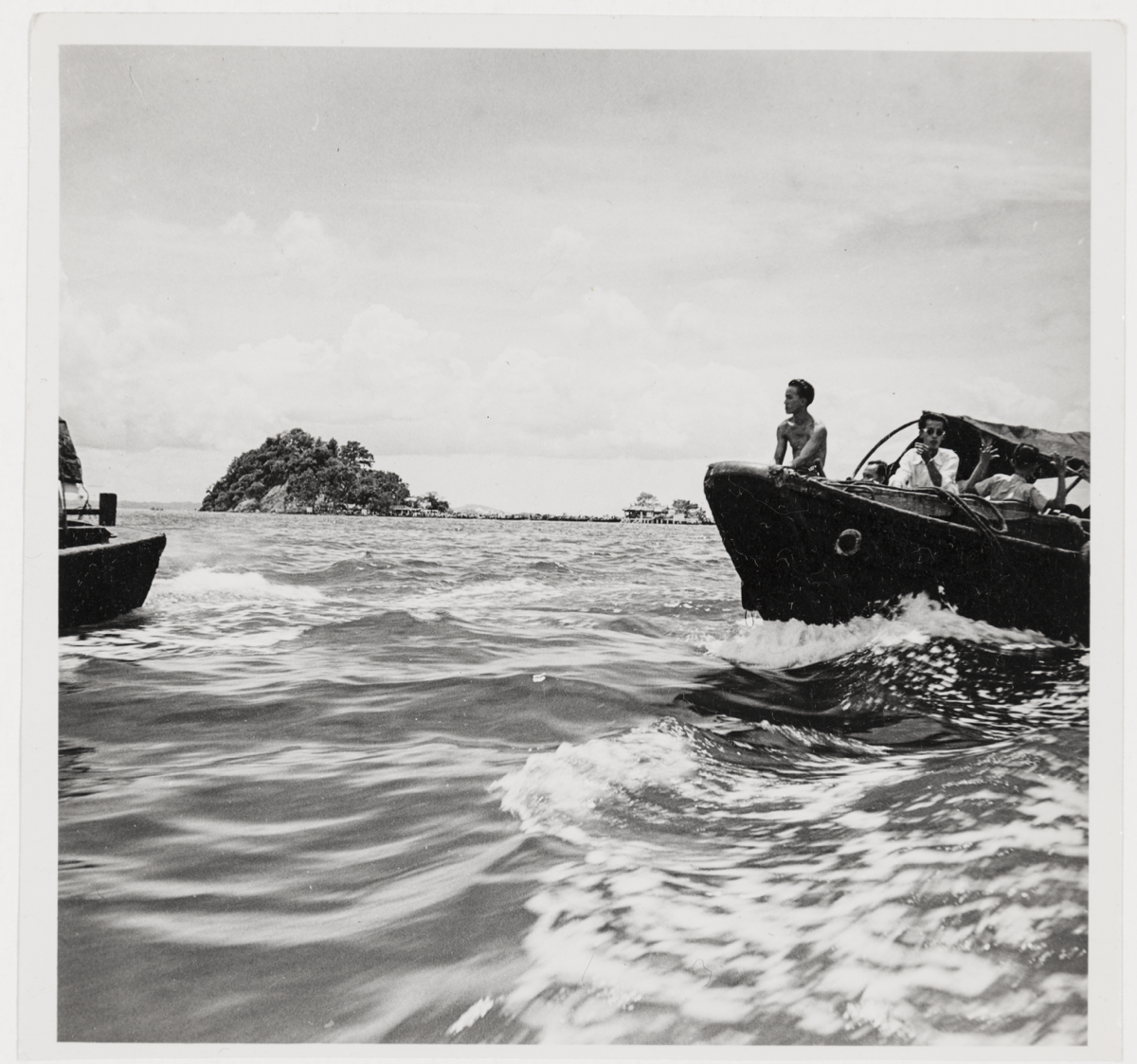 Boats sailing to Kusu Island, which can be seen in the background.